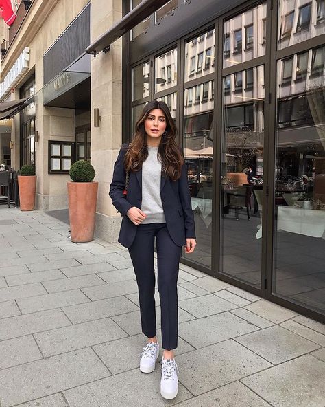 suit love ❤️ complete look @tommyhilfiger / shop via @zalando | *Ad/Anzeige #THWardrobeEssentials #TommyHilfiger #zalandostyle Office Outfits, Ayda Hadi, Trench Coat Outfit Fall, Winter Office Outfits, Fall Coat Outfit, Trench Coat Outfit, Outfit Plan, Paris Outfits, Parisian Chic