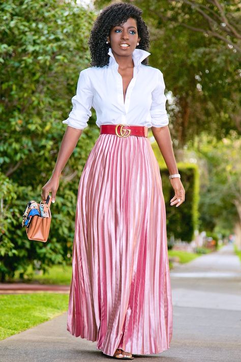 Pink Pleated Skirt Outfit, Long Pleated Skirt Outfit, Pleated Skirt Outfit Summer, Long Pink Skirt, Pink Skirt Outfits, Black Dress Outfit Casual, Pleated Skirt Outfit, Metallic Pleated Skirt, Pink Pleated Skirt