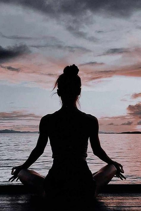 Meditation Vision Board Pictures, Yoga Beach Aesthetic, Beach Yoga Aesthetic, Beach Yoga Poses, Yoga Foto's, Photo Yoga, Yoga On The Beach, Yoga Poses For 2, Yoga Nature