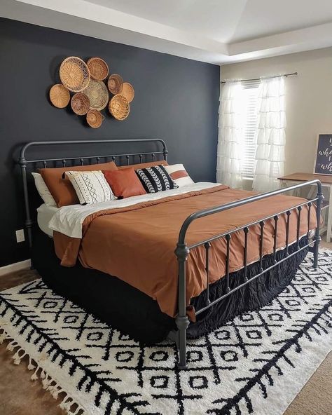Primary Suite Ideas, Black Farmhouse Bedroom, Brown And Black Bedroom Ideas, Rust And Black Bedroom, Western Boho Bedroom Ideas, Country Themed Bedroom, Boho Country Bedroom, Neutral And Black Bedroom, Black And Rust Bedroom