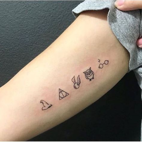 Literary Tattoos, Tattoo Placements, Tier Tattoo, Tattoo Finger, Hp Tattoo, Potter Tattoo, Tapeta Harry Potter, Tato Lengan, Shape Tattoo