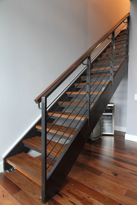 Industrial Stairs Design, Modern Staircase Design, Vstupná Hala, Staircase Design Ideas, Industrial Stairs, Interior Stair Railing, Metal Barn Homes, Staircase Design Modern, Escalier Design