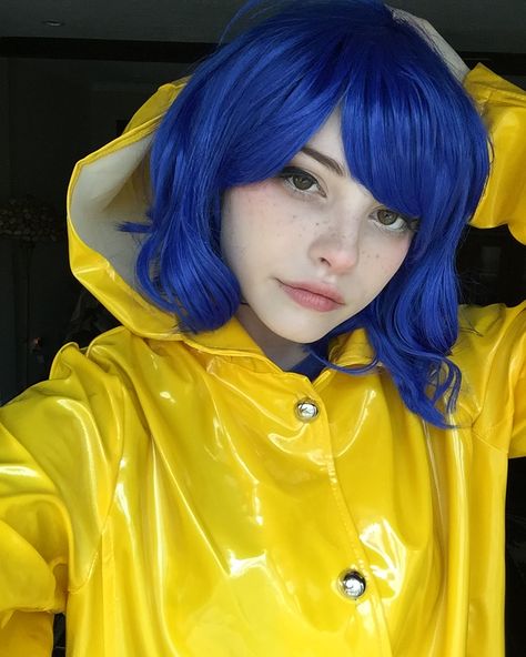 Eu morria d medo da coraline qnd pequena Coraline Costume Diy, Diy Coraline Costume, Coraline Halloween Costume, Kakashi Cosplay, Coraline Costume, Meme Costume, Kostum Halloween, Halloween Coustumes, Tokyo Ghoul Cosplay