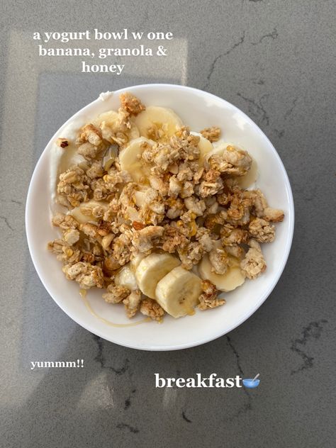 Yogurt Bowl Inspiration, Yogurt Bowl With Granola, Oatmeal With Granola, Good Yogurt Bowls, Banana Bowl Recipe, Granola With Yogurt Breakfast Ideas, Greek Yogurt And Banana Recipes, Granola Cereal Bowl, Granola Ideas Breakfast