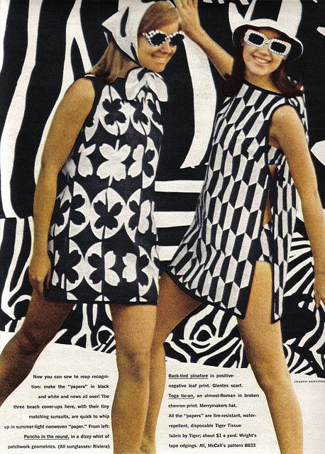 Seventeen%20-%20June%201967%20(Paper%20Fashion)%201 | by Matthew Sutton (shooby32) 70s Sweets, Black And White Dresses, Style Année 60, Mode Retro, 1960 Fashion, 1960's Fashion, 60s 70s Fashion, Mode Hippie, Carnaby Street