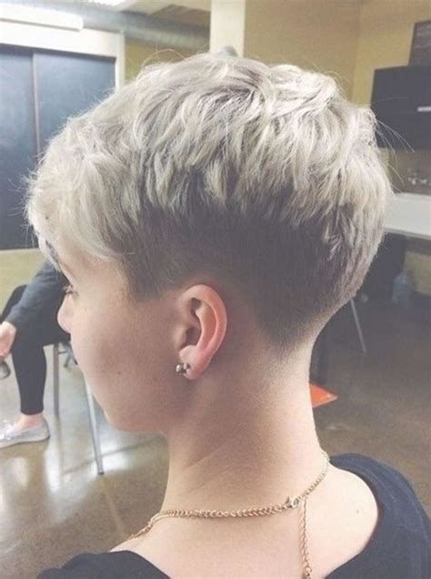Front and Back Views of Short Haircuts For Women - - Image Search Results Very Short Hair, Short Pixie Hairstyle Women, Trendy Bob, Short Hair Pixie Cuts, Short Grey Hair, Super Short Hair, Haircut For Older Women, Short Pixie Cut, 짧은 머리