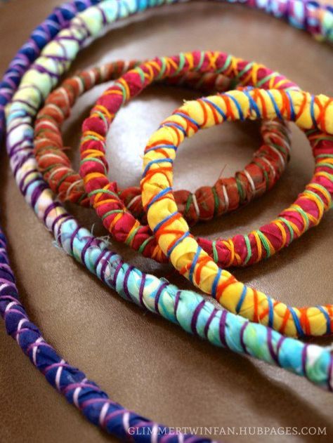 Diy Cloth Jewelry, Scrap Fabric Bracelet Diy, Cloth Bracelets Diy, Scrap Fabric Jewelry, Fabric Jewelry Diy, Fabric Bracelets Diy, Fiber Art Jewelry, Diy Collier, Fabric Bracelets