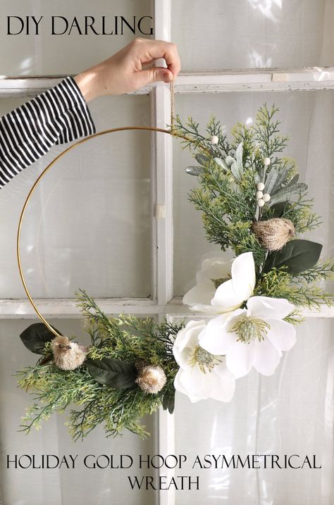 Follow a step-by-step to make this holiday gold asymmetrical wreath. Just in time for the Christmas season, or change out the flowers to fit any occasion year-round, you'll be sure to have fun with this DIY Asymmetrical Wreath, Noel Miller, Gold Foil Christmas, Ring Wreath, Easy Diy Wreaths, Holiday Crafts Diy, Door Wreaths Diy, Trendy Diy, Christmas Wreaths To Make