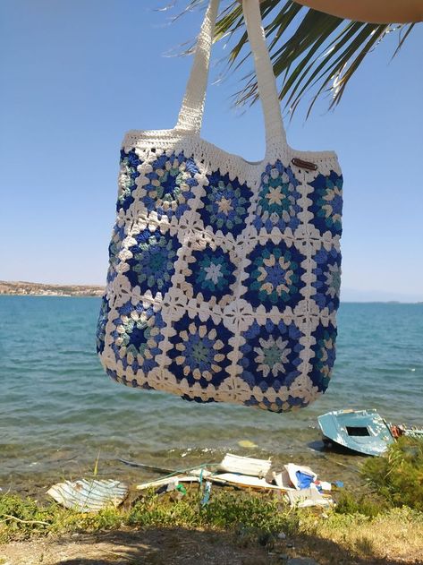 Sac Granny Square, Working At Mcdonalds, Granny Square Haken, Crochet Beach Bags, Mode Crochet, Granny Square Bag, Crochet Gratis, Crochet Tote Bag, Fun Crochet Projects