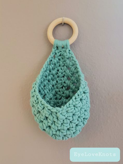 Cozy Plant Hanger - Crochet Pattern Review - EyeLoveKnots Amigurumi Patterns, Hanging Crochet Plant, Crochet Hanging Plants, Crochet Plant Holder, Crochet Plant Hanger, Hanging Crochet, Crochet Hanging, Wall Plant Hanger, Crochet Basket Pattern Free