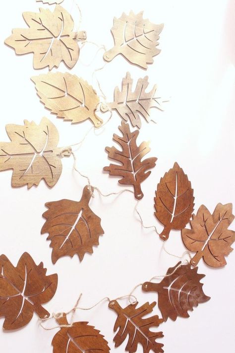 Natal, Autumn Wood Crafts, Wooden Leaf Decor, Wooden Leaves, Leaf Coasters, Wooden Leaf, Dremel Crafts, Nature Projects, Fall Deco