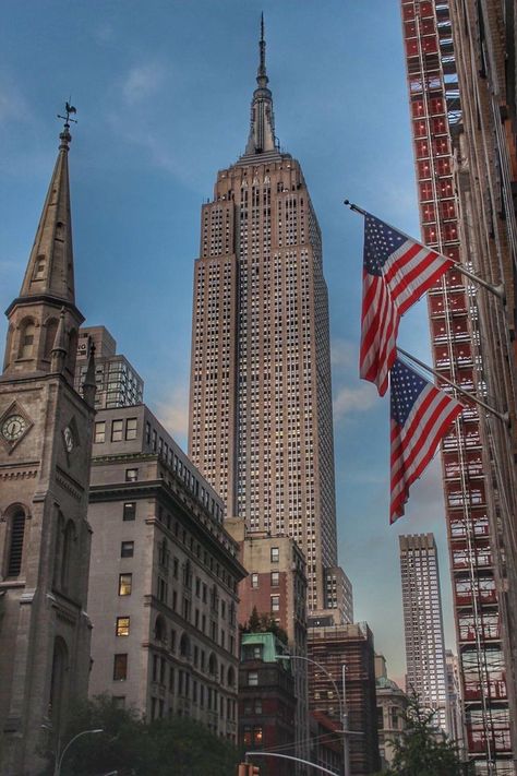 New York Empire State Building Aesthetic, Cool City Backgrounds, United States Flag Aesthetic, Usa Aesthetic Flag, America Asethic, New York Widget, Empire State Building Aesthetic, United States Aesthetic, America Backgrounds