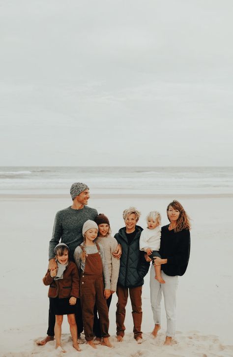 Family Holiday Photos Outfits Beach, Beach Family Photos Dark Colors, Cold Weather Pictures Photo Ideas, Fall Beach Photoshoot Family Outfits, Family Winter Beach Pictures, Family Photo Outfits Beach Winter, Family Pictures Cold Weather, Winter Family Beach Photos, Beach Winter Family Photos