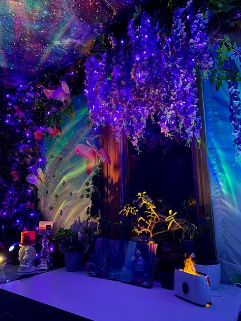 A dreamy work environment! Mythical Creatures Decorations, Glowy Room Aesthetic, Avatar Quinceanera, Avatar Themed Room Decor, Pandora Room Avatar, Magic Forest Room, Pandora Inspired Room, Magical Room Aesthetic, Pandora Room Decor