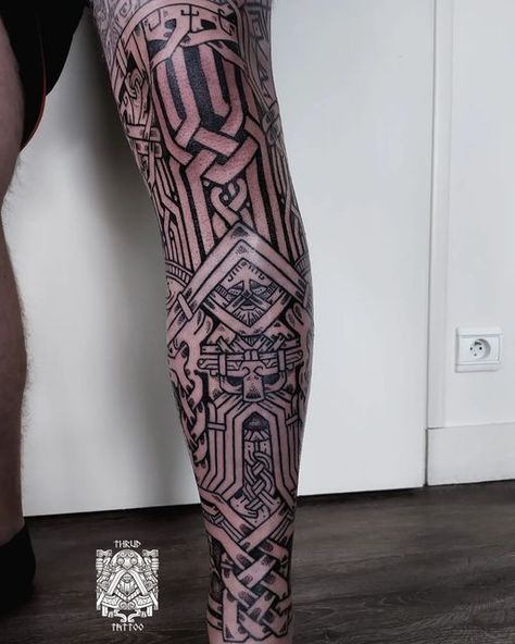 Thrud, Le Rouge-Barbe on Instagram: "• Dwarven business • Finally completed Maxime's leg with a big tribute to dwarves ! Started the leg a while back with a mask of Motsognir (First dwarf in norse mythology) to reach this point. You will mainly find dwarves doing... well, dwarvish things like mining, collecting minerals and so on :) #thrudtattoo #tattoo #tattoos #tatouage #art #norseart #video #instagram #inked #inkedgirl #inkedgirls #dwarves #dwarventattoo #norsetattoo #nordictattoo #vikingt Dwarven Tattoo Design, Nordic Leg Tattoo, Dwarvish Tattoo, Dwarven Tattoo, Norse Mythology Tattoos, Dnd Tattoo, Viking Warrior Tattoos, Norse Mythology Tattoo, Rings Tattoo