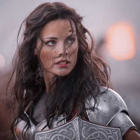 Lady Sif in Thor movie icon || #ladysif #thor #asgard #marvel #marvelcinematicuniverse #avengers Jaimie Alexander Thor, Thor Asgard, Asgard Marvel, Thor Movie, Movie Icon, Lady Sif, Thor Marvel, Hot Halloween Outfits, Marvel Wall