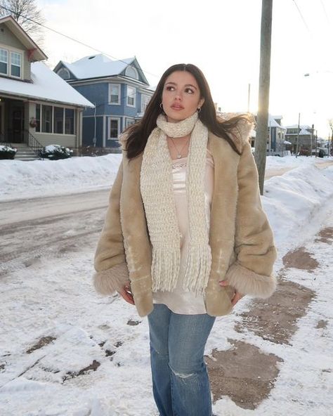 Charlotte Chiasson on Instagram: "Me on a lil neighborhood stroll last nite" Vinter Mode Outfits, Oki Doki, Girly Fits, Vetements Clothing, Winter Fit, Cold Outfits, Soft Jacket, Mode Ootd, Winter Girls