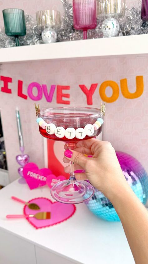 DIY Edible Friendship Bracelet Drink Markers Christmas Slumber Party Ideas, Christmas Slumber Party Ideas For Adults, Slumber Party Ideas For Adults, Christmas Slumber Party, Slumber Party Ideas, Fondant Letters, Fondant Roller, Party Ideas For Adults, Diy Holiday Party