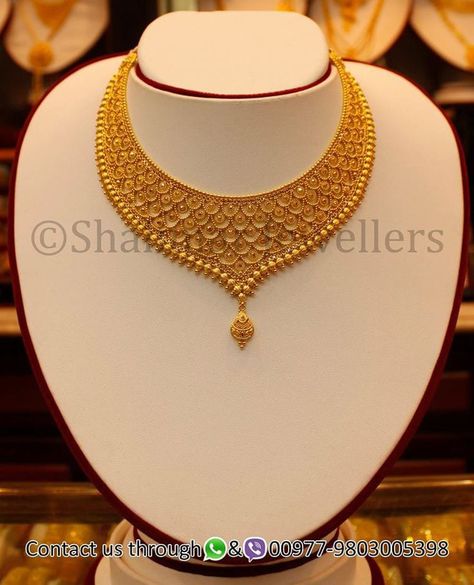 Most Beautiful Gold And stone Necklace Bridal Jewellery Sets Design Indian Gold Necklace Designs, Simple Necklace Designs, Unique Gold Jewelry Designs, Gold Jewels Design, Bridal Necklace Designs, New Gold Jewellery Designs, Modern Gold Jewelry, Gold Bridal Jewellery Sets, Jewelry Set Design