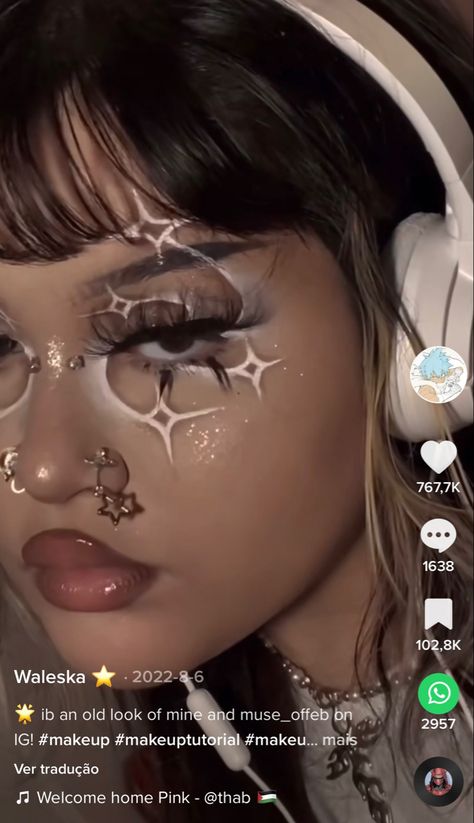 white makeup stars space galaxy makeup artist tiktok idea Silver Star Makeup, Under The Stars Makeup, Saturn Makeup, White Make Up, Space Themed Makeup, Space Makeup Looks, Starry Makeup, Mysterious Makeup, Celestial Makeup