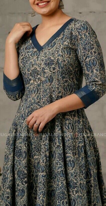 Closed Neck Kurti, Kurthi Necks Latest, Ajrak Kurti Designs, Kurthi Models Latest Neck, Kalamkari Kurti Designs Latest, Ajrakh Kurti Designs Latest, Kurti Ideas Style Patterns, New Style Neck Design For Kurti, Kurtha Designs Latest