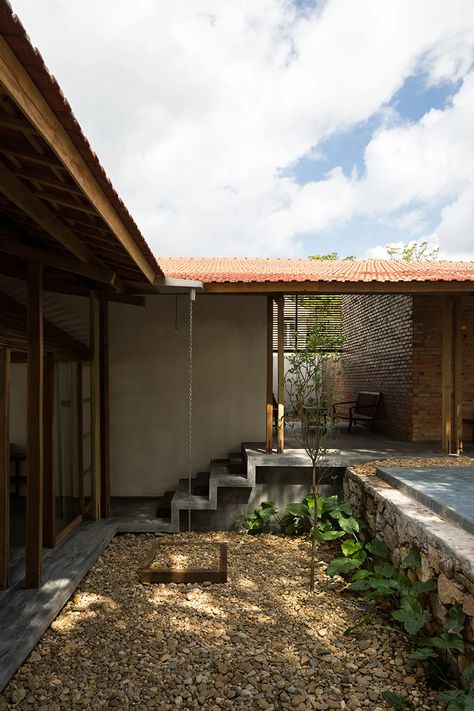 SILAA architects creates a retreat for relaxation and meditation in vietnam Communal Area, Hue Vietnam, Retreat House, Water Lily Pond, Natural Palette, Tropical House, Studio Room, Farm Stay, Courtyard House