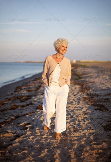 Woman Walking On The Beach, Women Beach Outfits, Woman On Beach, Walking Beach, Walking Women, Walking On The Beach, Photography Genres, Vacation Photography, Woman Walking