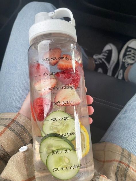 6 HEALTH BOOSTING DETOX WATER RECIPES | CLEAN GIRL AESTHETIC Kreative Snacks, Healthy Water Drinks, Fruit Infused Water, Detox Water Recipes, Healthy Water, Fruit Water, Healthy Food Motivation, Healthy Lifestyle Inspiration, Healthy Girl