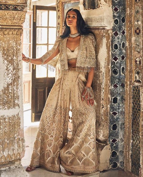Couture, Pants Photography, Modern Lehenga, Indian Wedding Reception Outfits, Indian Outfits Modern, Sharara Designs, Trendy Outfits Indian, Lehenga Designs Simple, King Fashion