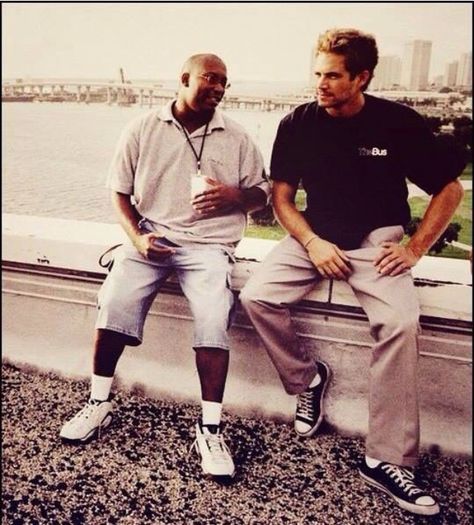 The converse! ❤️ Brian O Conner Outfit, Brian O Conner, Paul Walker Pictures, Rip Paul Walker, Paul Walker Photos, Aesthetic Outfits Men, Steve Lacy, Smart Men, Richard Madden