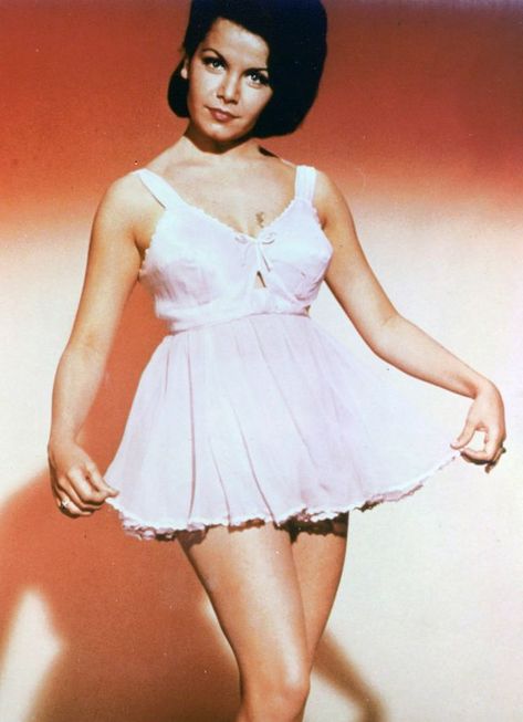 Ultimate Beach Party Queen: 15 Beautiful Photos of Annette Funicello in Swimsuit in "Beach Party" Movies During the 1960s ~ Vintage Everyday Frankie Avalon, Annette Funicello, Party Queen, Outfit Photo, Pink Two Piece, Beautiful Female Celebrities, Pretty Celebrities, Hooray For Hollywood, Marilyn Monroe Photos