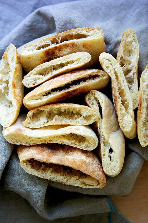 Easy Homemade Pita Bread - Alexandra's Kitchen Pita Bread Recipe No Yeast, Bread Recipe No Yeast, Homemade Pita, Homemade Pita Bread, Pita Bread Recipe, Pita Recipes, Pan Pita, Pita Pockets, Coffee Cakes