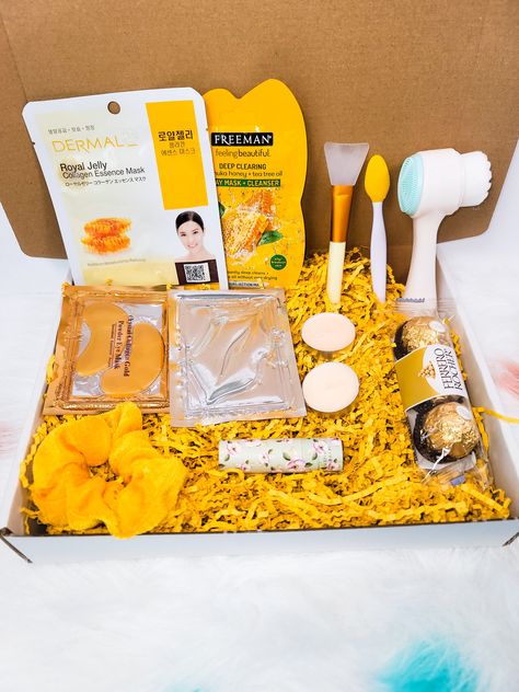 Gift Box Birthday Ideas, Facial Gift Basket Ideas, Skin Care Box Gift, Skincare Gift Box Ideas, Skincare Gift Basket, Skincare Gift Box, Care Basket, Diy Gifts To Sell, Gift Box For Her