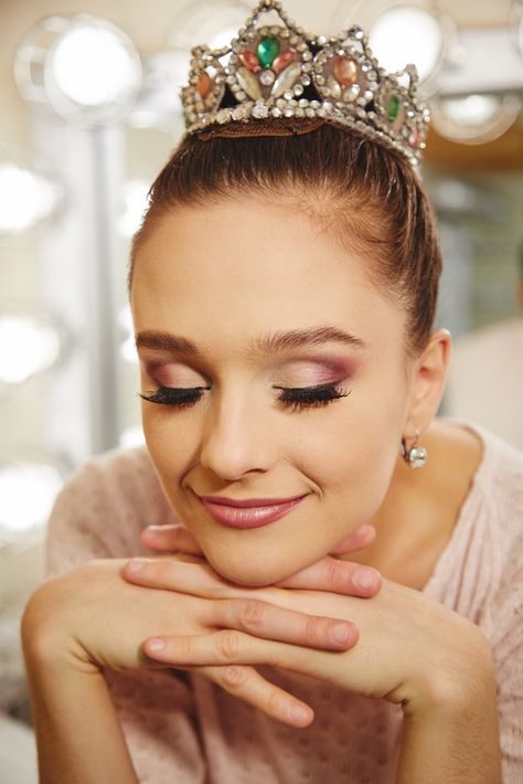 Lauren Lovette's Sugarplum Fairy Makeup Sugarplum Fairy Ballet, Sugarplum Fairy Makeup, Stage Makeup Dance, Fancy Photoshoot, Recital Makeup, Dance Competition Makeup, Ballet Makeup, Belly Dance Makeup, Ballet Stage