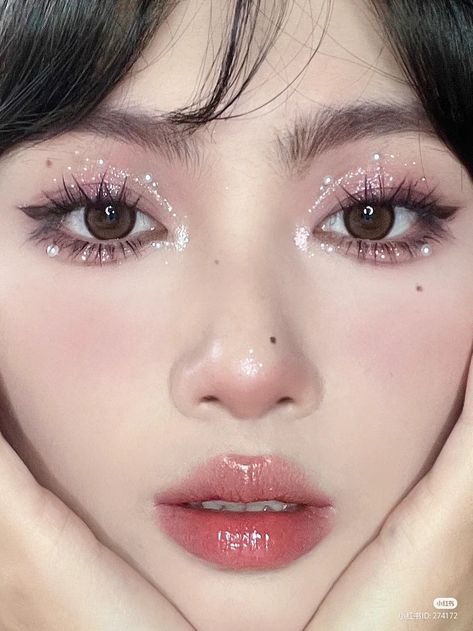 Easy Douyin Eye Makeup, Douyin Makeup Fairy, Light Pink Douyin Makeup, Light Pink Makeup Ideas, Pink Douyin Makeup Tutorial, Douyin Fairy Makeup, Douyin Makeup On Western Features, Douyin Make Up, Coquette Douyin