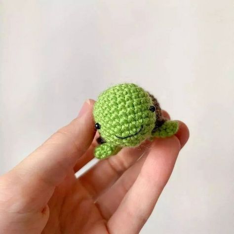 Crochet For Tiny Turtle Pattern Turtle Crochet Pattern Free, Turtle Crochet Pattern, Crochet Tiny, Stitch Head, Turtle Crochet, Crochet Pattern Free, Tiny Turtle, Crochet Turtle, Turtle Pattern