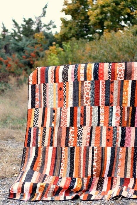 Couture, Patchwork, Chevron Quilt Tutorials, Pumpkin Quilt Pattern, Halloween Quilt Patterns, Fall Sewing Projects, Halloween Quilt, Halloween Sewing, Fall Sewing