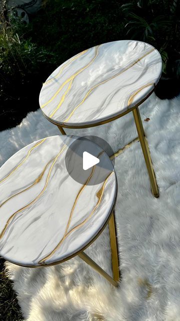 White Resin Table, Table Top Resin, Epoxy Clock, Diy Resin Table, Resin Tables, Epoxy Projects, Resin Table Top, Resin Artist, White Marble Table