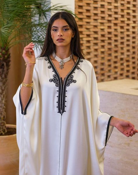 Moroccan Djellaba For Women, Moroccan Abaya Kaftan, Moroccan Dress Casual, Traditional Moroccan Clothing, Farasha Dress, Moroccan Traditional Clothing, Moroccan Abaya, Moroccan Outfit, Moroccan Clothes
