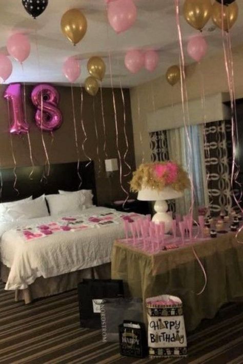 17 Doğum Günü, Hotel Birthday Parties, Birthday Sweets, 17th Birthday Ideas, Party Hotel, Big Letter, Sleepover Birthday Parties, Birthday Goals, Hotel Party