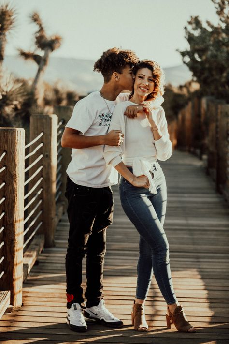 Photo Idea Mom And Son, Moms And Sons Photo Ideas, Mother Teenage Son Photography, Son And Mother Pictures, Mother Daughter And Son Photoshoot, Mom And Son Senior Pictures Photo Ideas, Mother Grown Son Photos, Mother Son Outfits Photography, Casual Mom And Son Photos