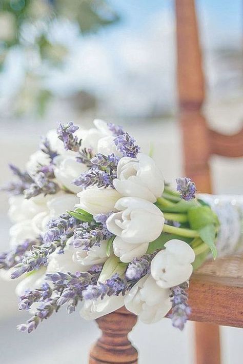 Lavender Spring Wedding, Lavender Centerpieces, Wedding Flowers Tulips, Lavender Wedding Flowers, Tulip Wedding, Spring Wedding Bouquets, Purple Wedding Bouquets, White Tulip, Tulip Bouquet