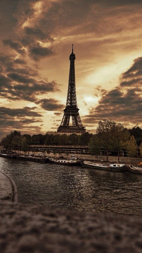 France Eiffel Tower City Storm Skyscape #iPhone #7 #wallpaper Paris Monuments, Torre Eiffel Paris, Paris Torre Eiffel, Tower City, City Of Paris, France Eiffel Tower, Paris Wallpaper, Beautiful Paris, San Michele