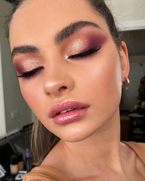 MERTON MUAREMI™️ on Instagram: “A CHAMPAGNE PINK AND BERRY SMOKEY EYE MOMENT 🍇🍇🍇 … 1,2,3? I couldn’t decide so here’s all 3 🙌🙌🙌 . If makeup is to translate to a photo it…” Berry Makeup Look Eyeshadows, Smokey Eye For Blondes, Smoky Pink Eye Makeup, Pink And Brown Makeup Look, Brown Pink Makeup, Pink And Black Eye Makeup, Black Pink Makeup, Pink Dress Makeup, Smokey Eye Makeup Looks