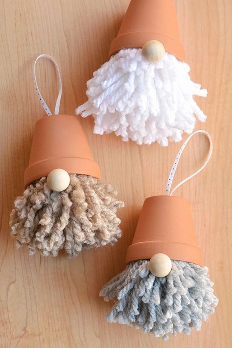Gnome Made From Clay Pots, Dollar Tree Slipper Gnome, Easy Macrame Gnomes, Easy Crafts For Craft Fairs, Clay Pot Gnome Ornament, Arts And Crafts 4h Projects, Clay Pot Gnomes Diy, Yarn Gnomes Diy, Clay Pot Gnomes