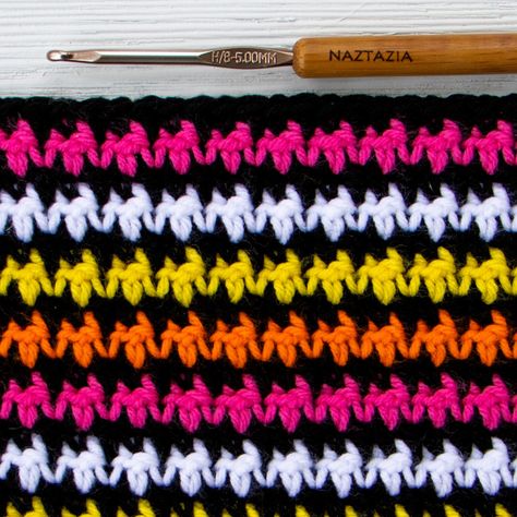 Crochet Houndstooth, Black And White Fabric, Double Crochet Stitch, Crochet Stitches Tutorial, Single Crochet Stitch, Basic Crochet Stitches, Crochet Basics, Worsted Weight Yarn, Crochet For Beginners