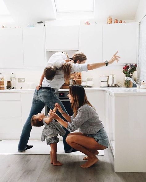 p i n t e r e s t + i n s t a g r a m // britstrawbridge Sibling Poses, Family Goals Future, Cute Family Goals, Future Family Goals, Fam Goals, Foto Kids, Poses Family, Happy Husband, Photos Couple