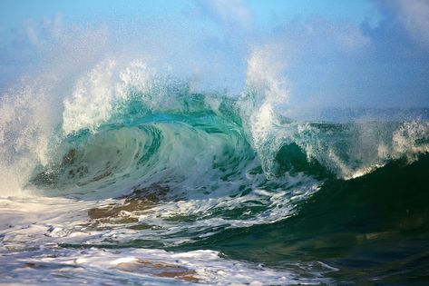 Light Source Photography, Ocean Wave Tattoo, Lumiere Photo, Ocean Waves Photography, Ocean Art Painting, Ocean Landscape Painting, Ocean At Night, Waves Photography, Seascape Photography