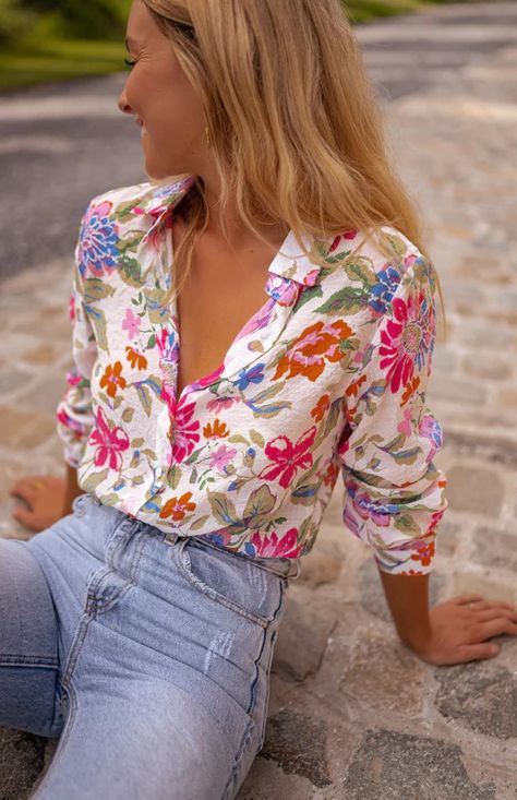 Floral Edda Shirt – Easy Clothes North America 80's Outfit, Parisian Women, Semi Formal Dresses, Casual Accessories, Easter Outfit, Casual Tops For Women, City Style, Colourful Outfits, Women's Summer Fashion