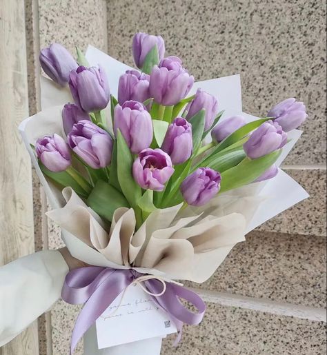 📸Pinterest #flowers #flora #roses #whiteroses #tulips #purpleflowers #hydrangeas #whiteflowers #aesthetic #photography #luxury #luxurylifestyle #trendy #trending #bouquet #luxurycars #flowerpower Tulips Purple Bouquet, Tulip And Hydrangea Bouquet, Purple Flower Bouquet Aesthetic, Hydrangea Bouquet Purple, Purple Tulips Bouquet, Tulip Wedding Decorations, Tulip Bouquet Purple, White And Purple Tulips, Purple Tulip Bouquet